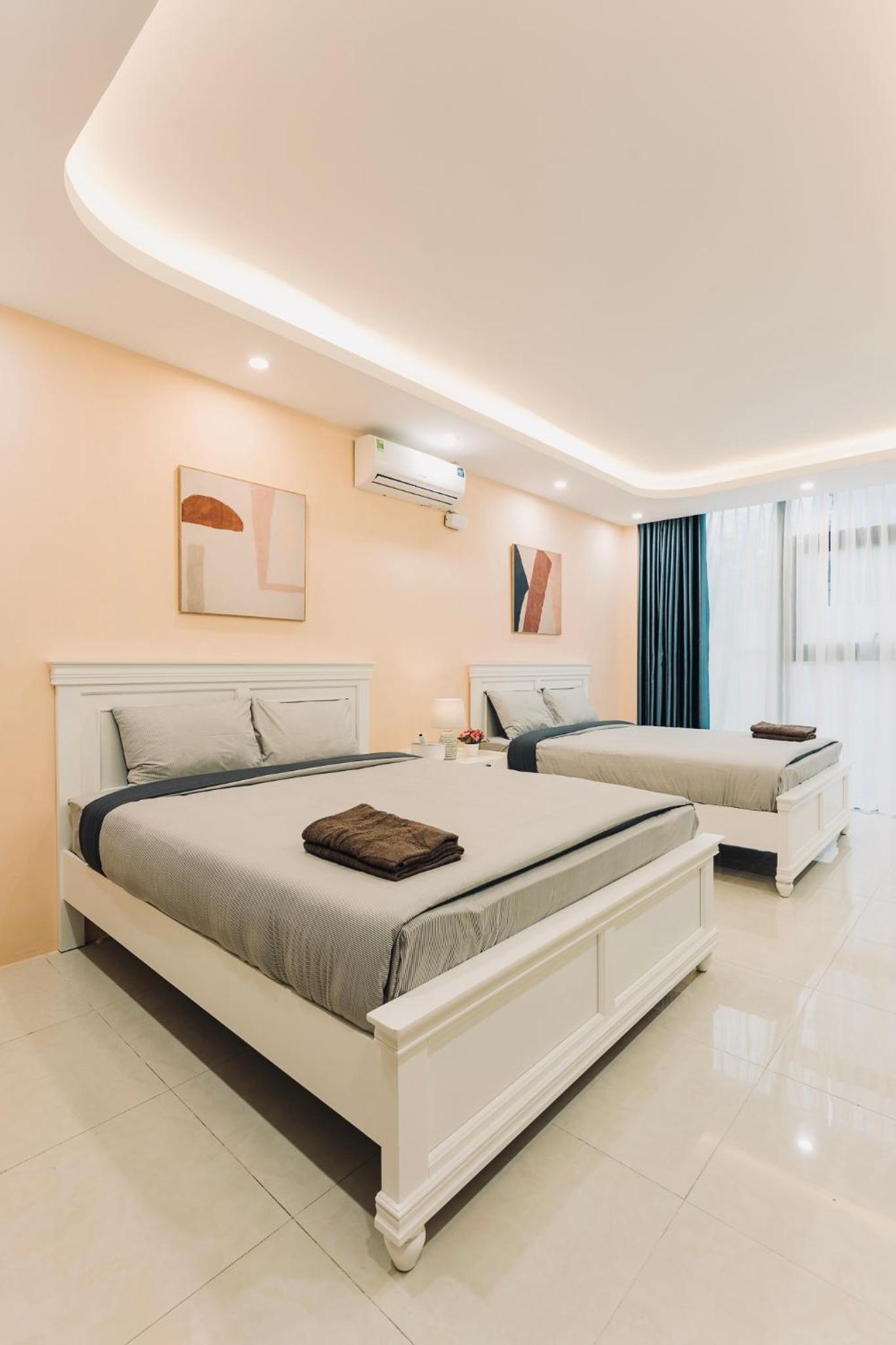 City view/ Central/ Big Bacony/2Br/1’ to lake