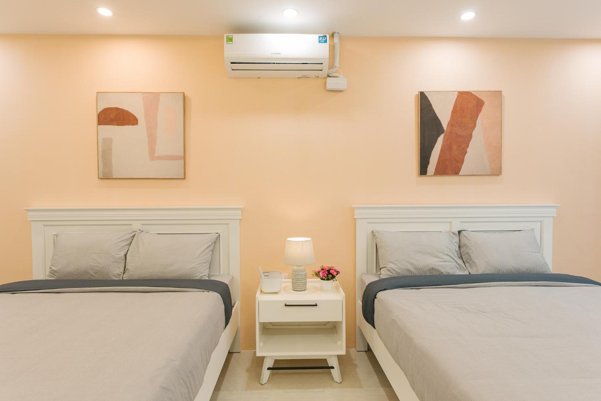 City view/ Central/ Big Bacony/2Br/1’ to lake
