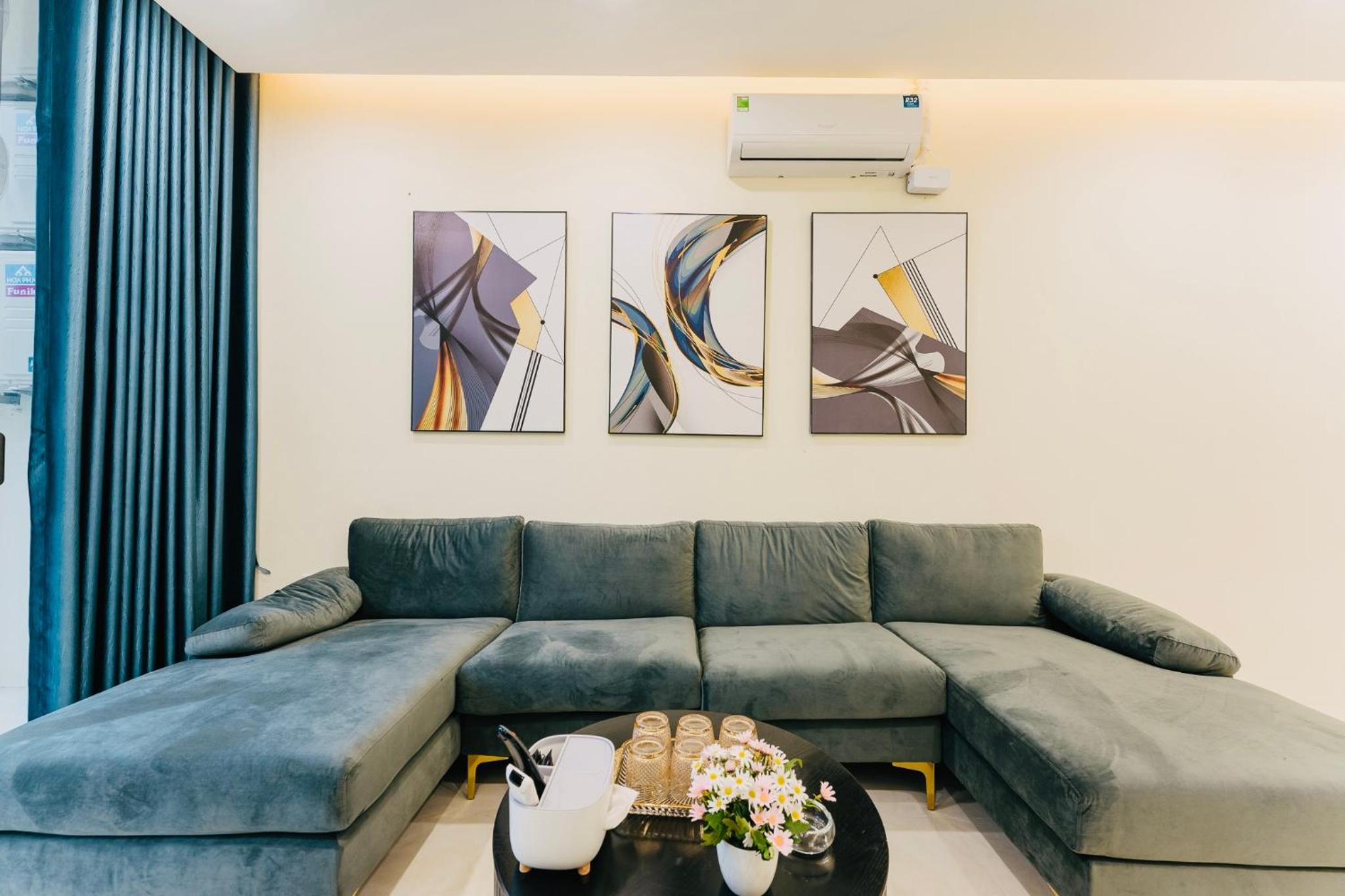 City view/ Central/ Big Bacony/2Br/1’ to lake