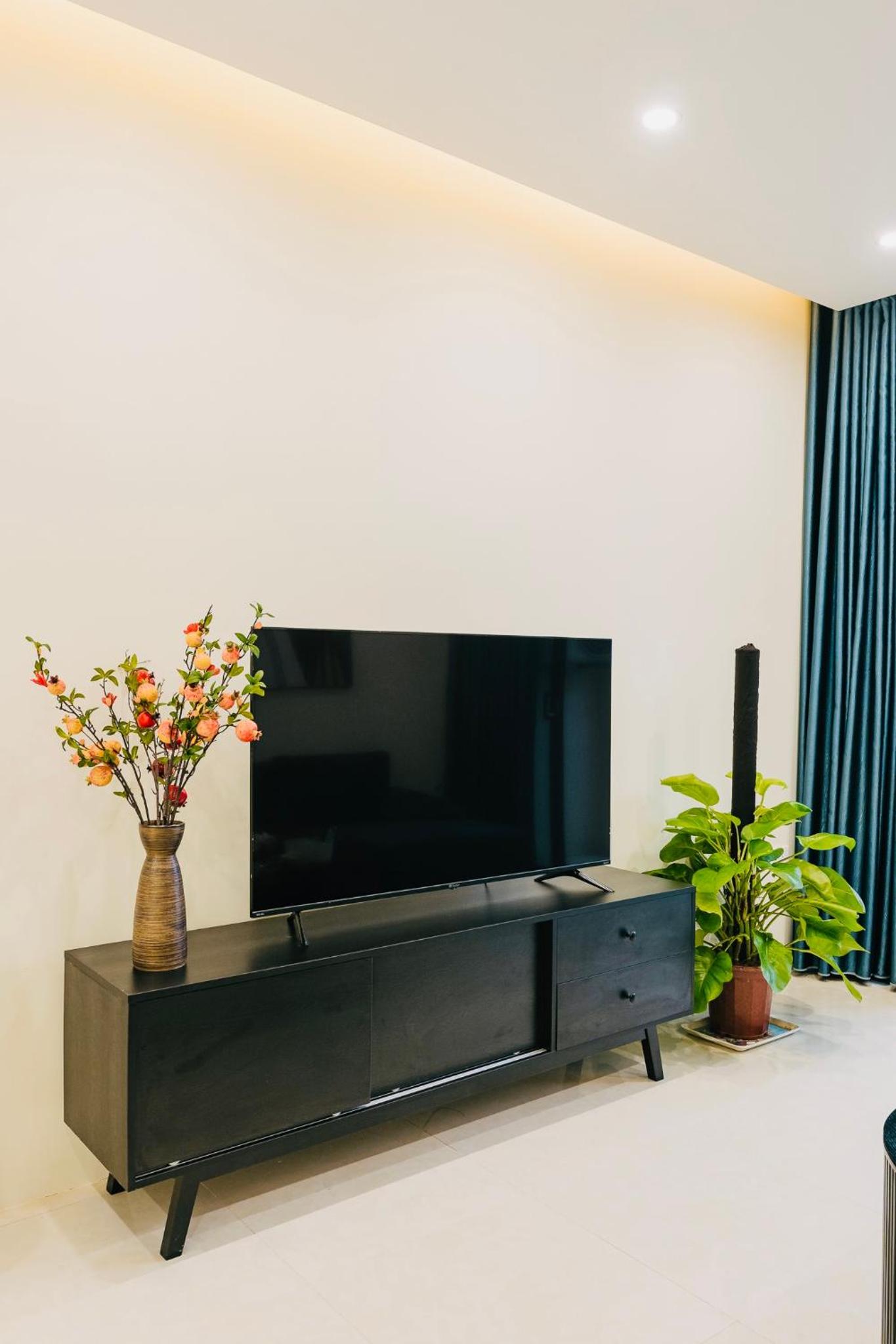 City view/ Central/ Big Bacony/2Br/1’ to lake