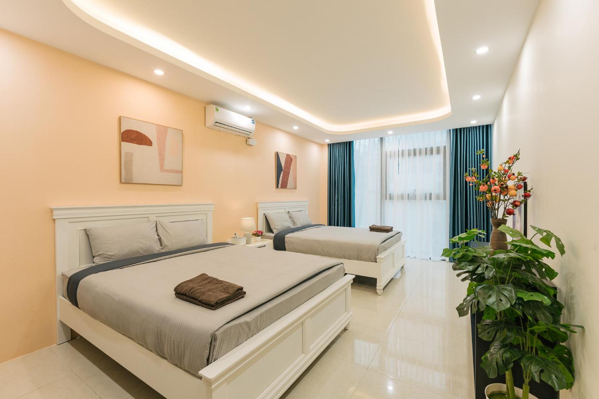 City view/ Central/ Big Bacony/2Br/1’ to lake