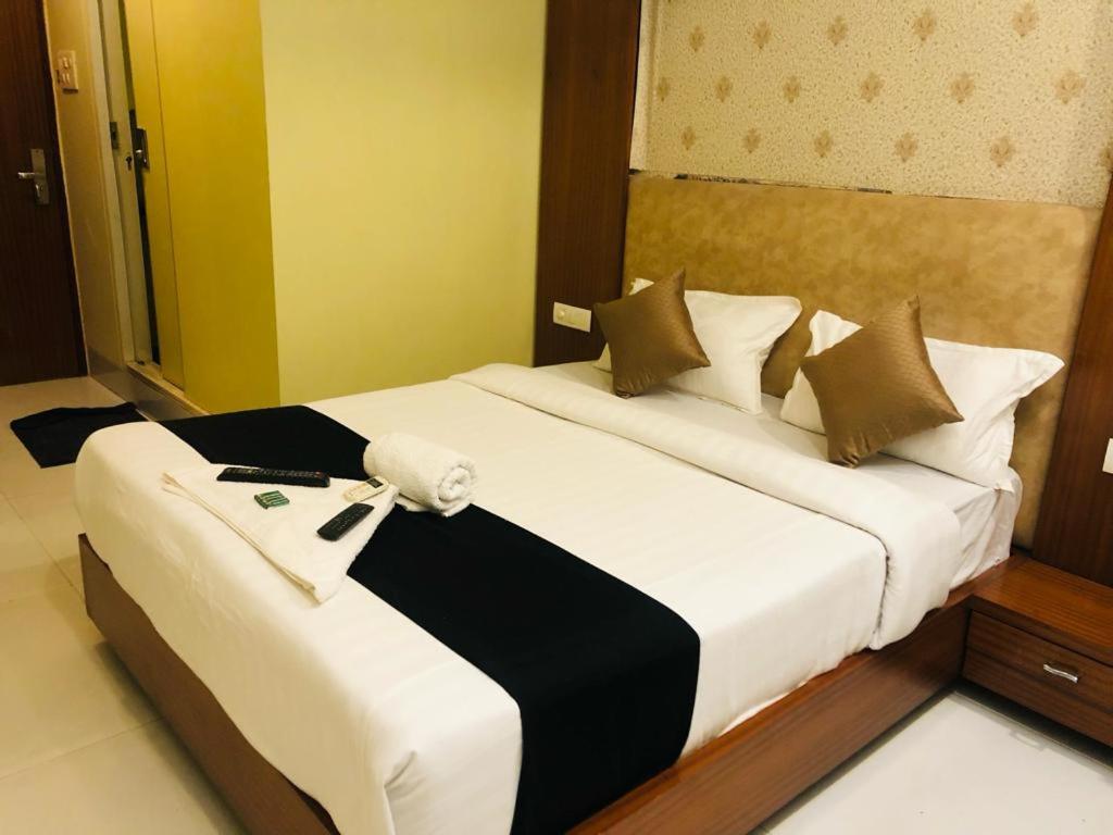 Glitz Hotels 7even Hills- Nr International Airport Mumbai T2 view 3