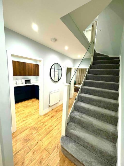 Cosy house with Private Parking and Hot tub