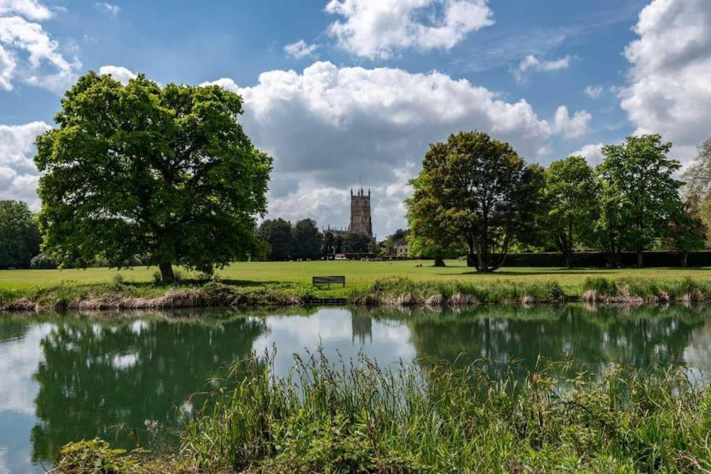 Lovely Town Centre 1 Bed Nr Country & River Walks