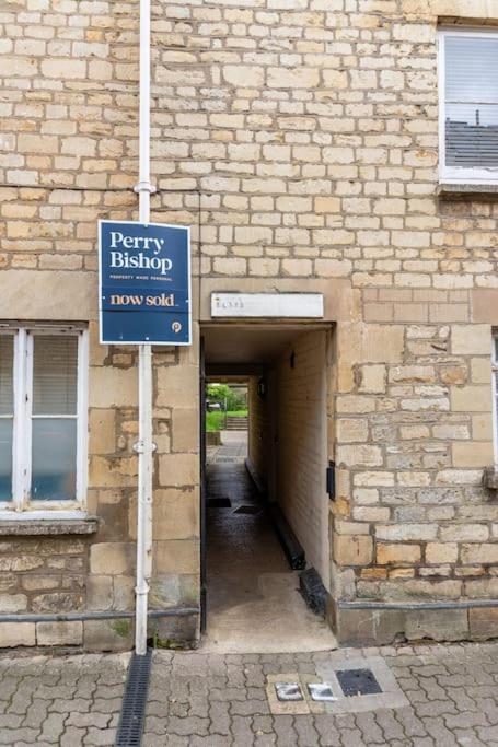 Lovely Town Centre 1 Bed Nr Country & River Walks