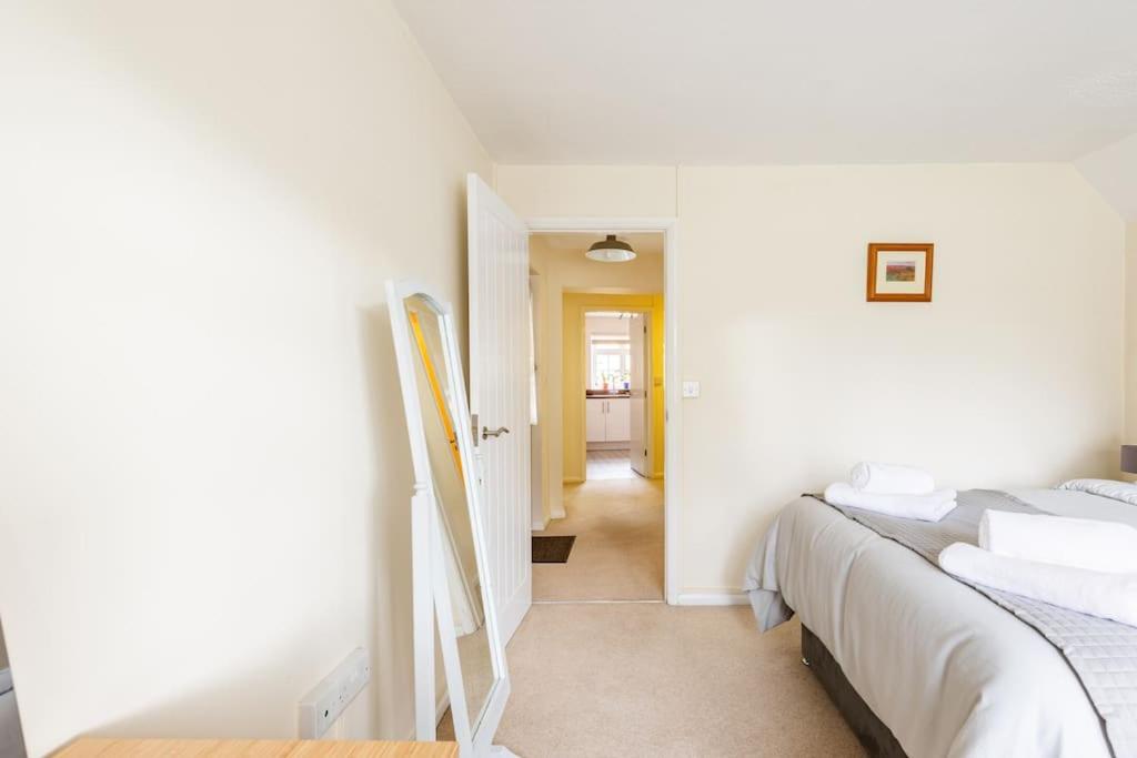 Lovely Town Centre 1 Bed Nr Country & River Walks
