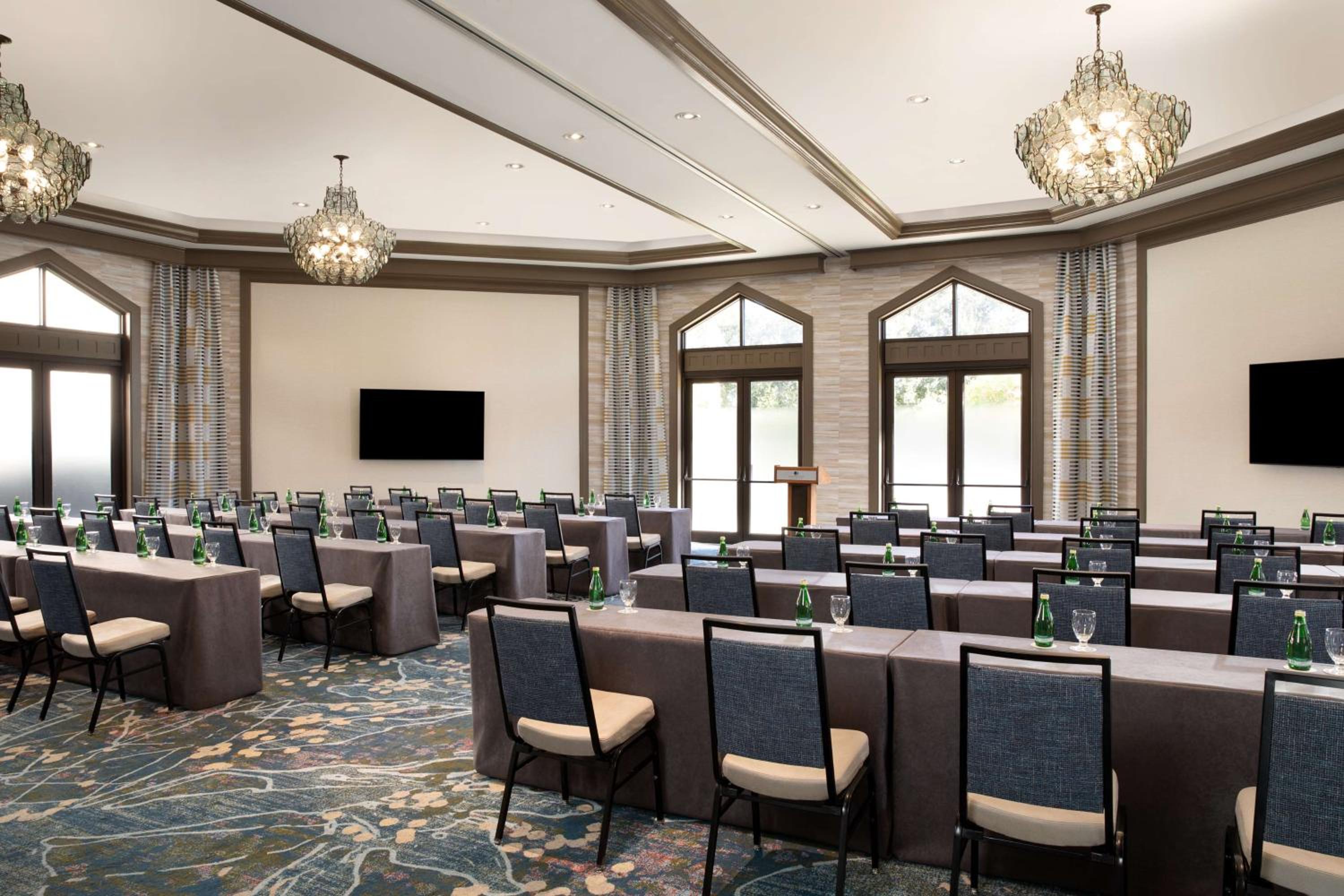 DoubleTree Suites by Hilton Orlando at Disney Springs