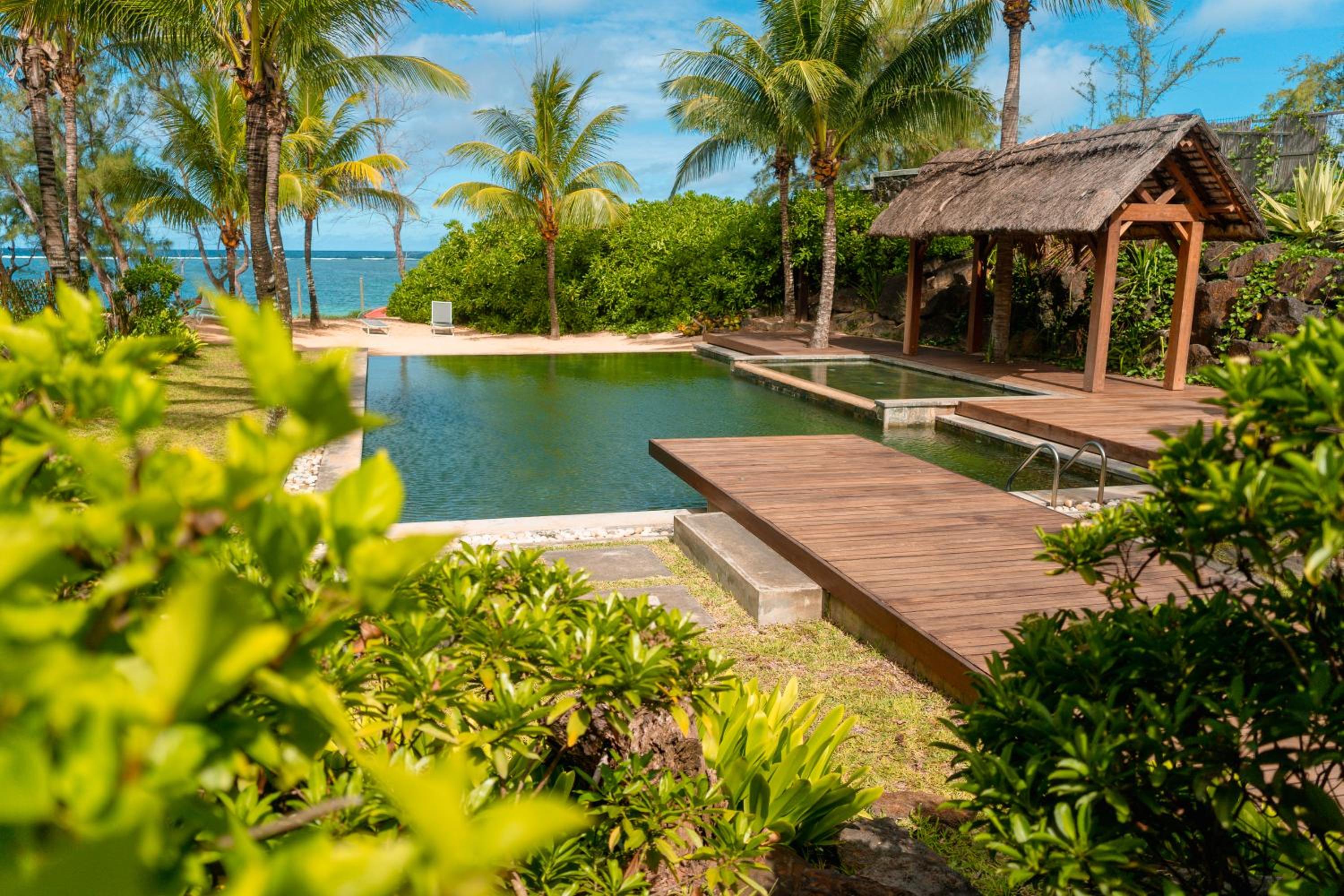 Stunning Belle Mare Beachfront Apartment photo 5