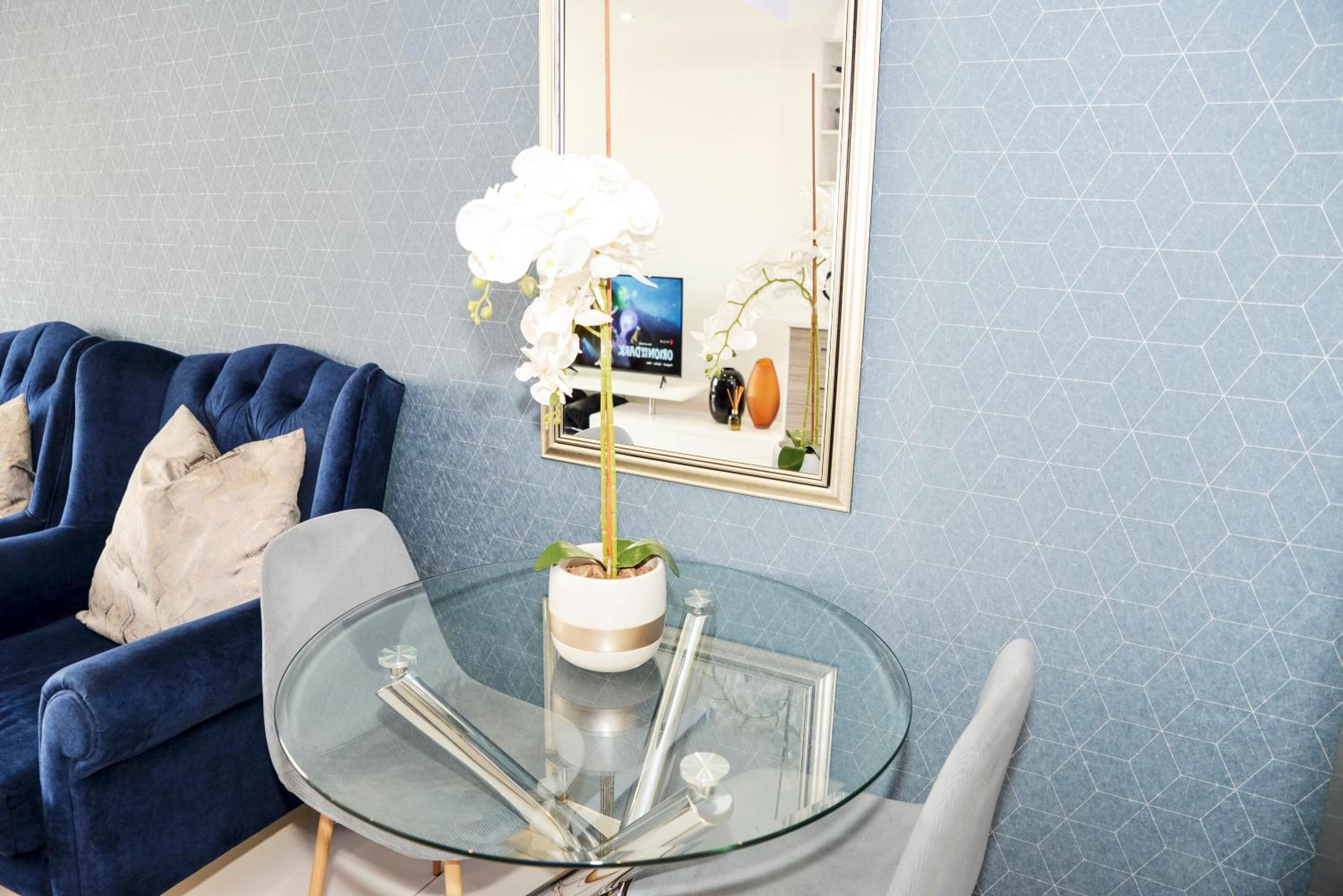 Eirini Elegant - Rispetto Apartment with Power Backup