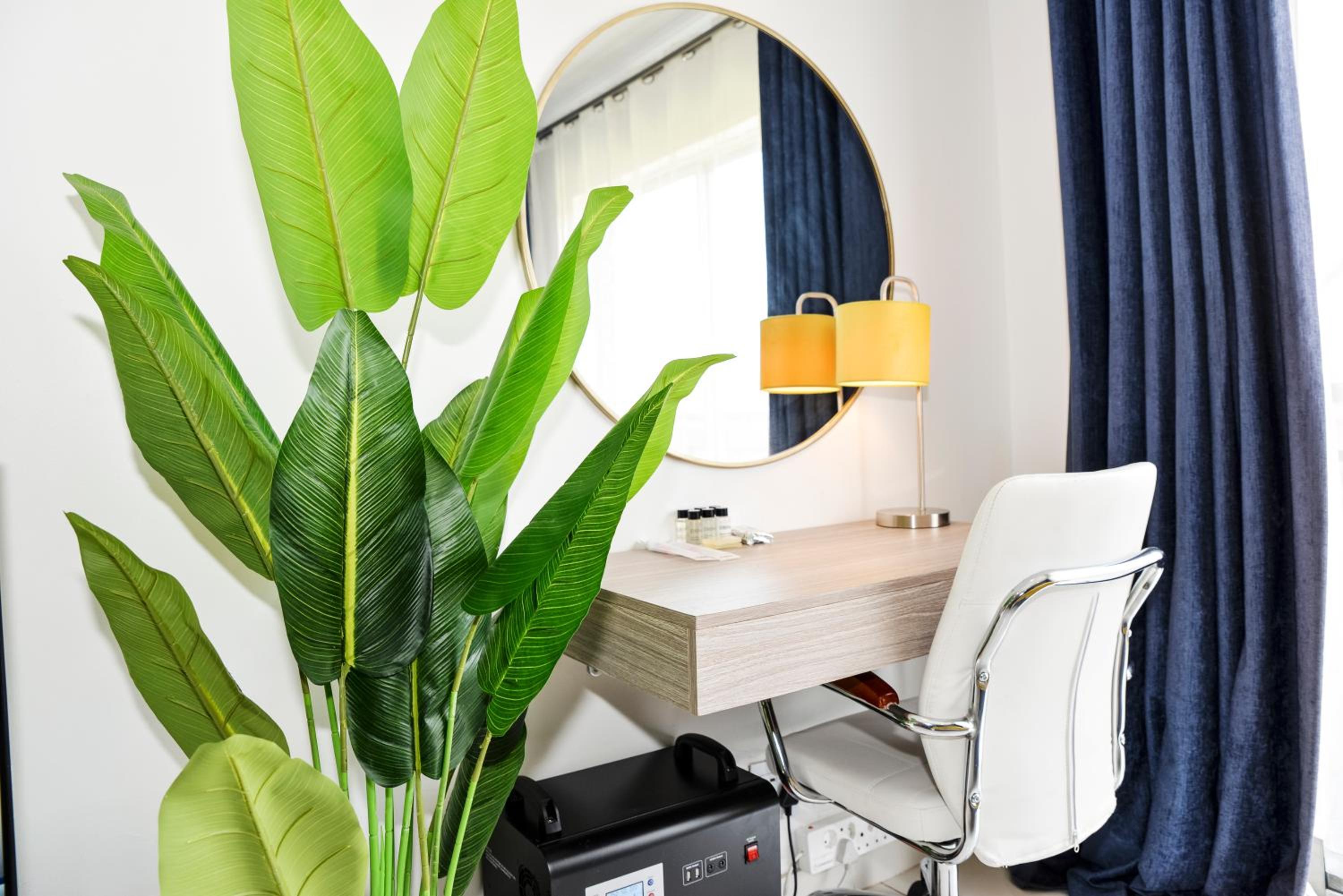 Eirini Elegant - Rispetto Apartment with Power Backup