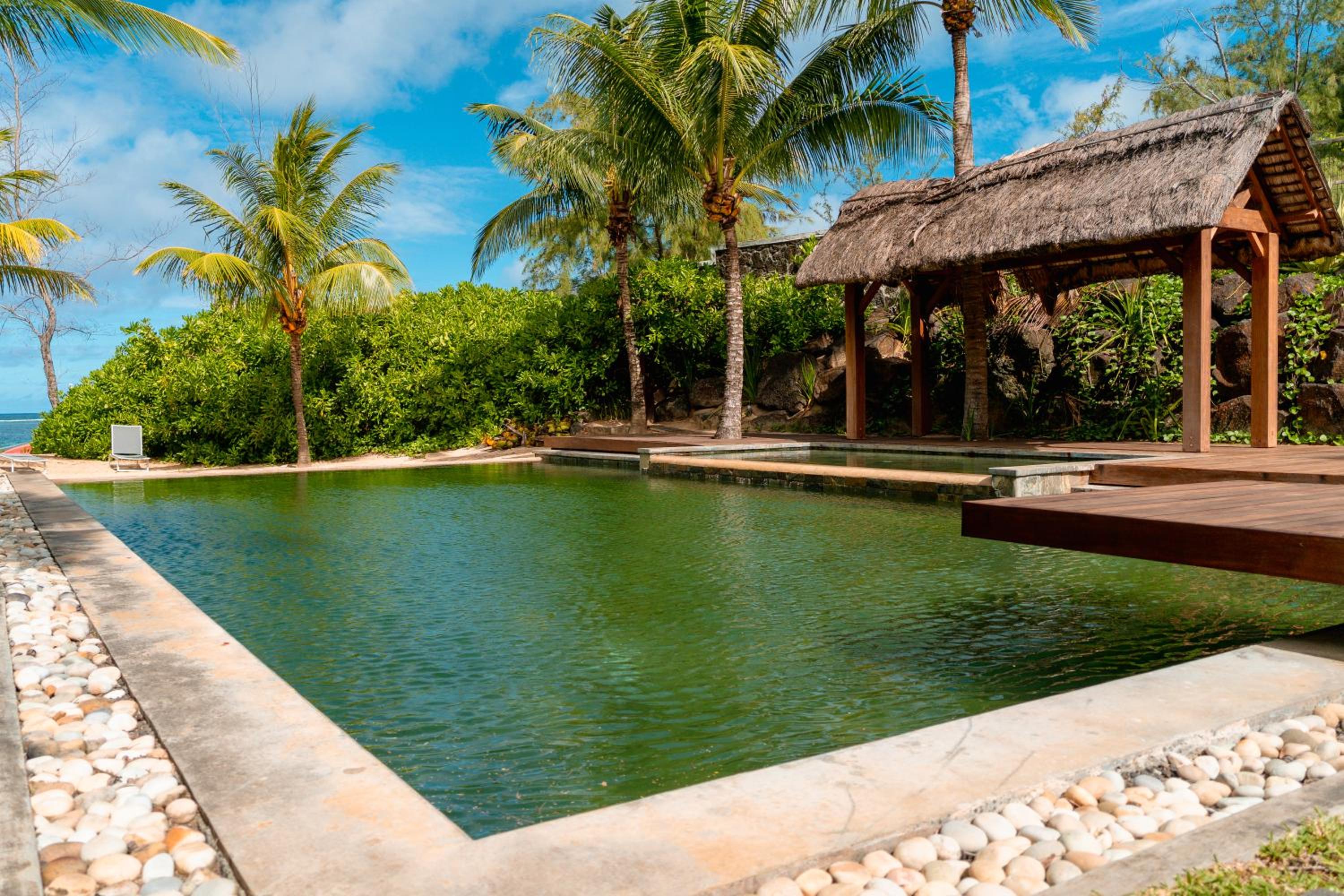 Stunning Belle Mare Beachfront Apartment photo 2