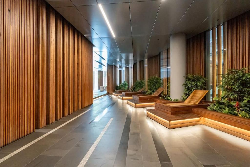 2 BD Luxury apartment at heart of Docklands with 85
