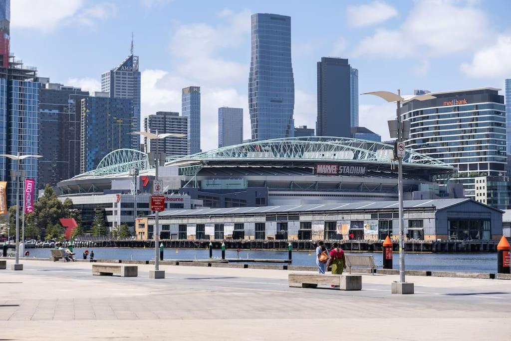 2 BD Luxury apartment at heart of Docklands with 85