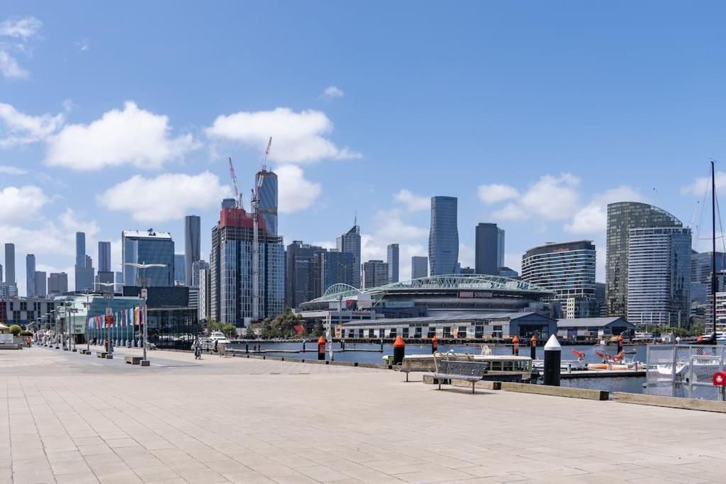 2 BD Luxury apartment at heart of Docklands with 85