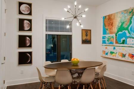 Photograph supplied for Modern 3BR with Garage, Rooftop, Hot Neighborhood 10 Mins to Broadway, 24 Hour Hospitality Team, Perfect for Groups