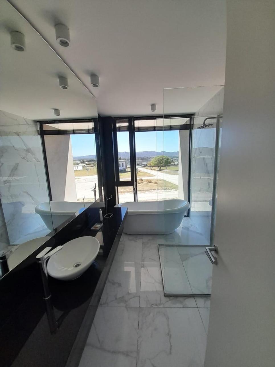 Hermosa casa en Puerto del Águila, a orillas del Dique Los Molinos