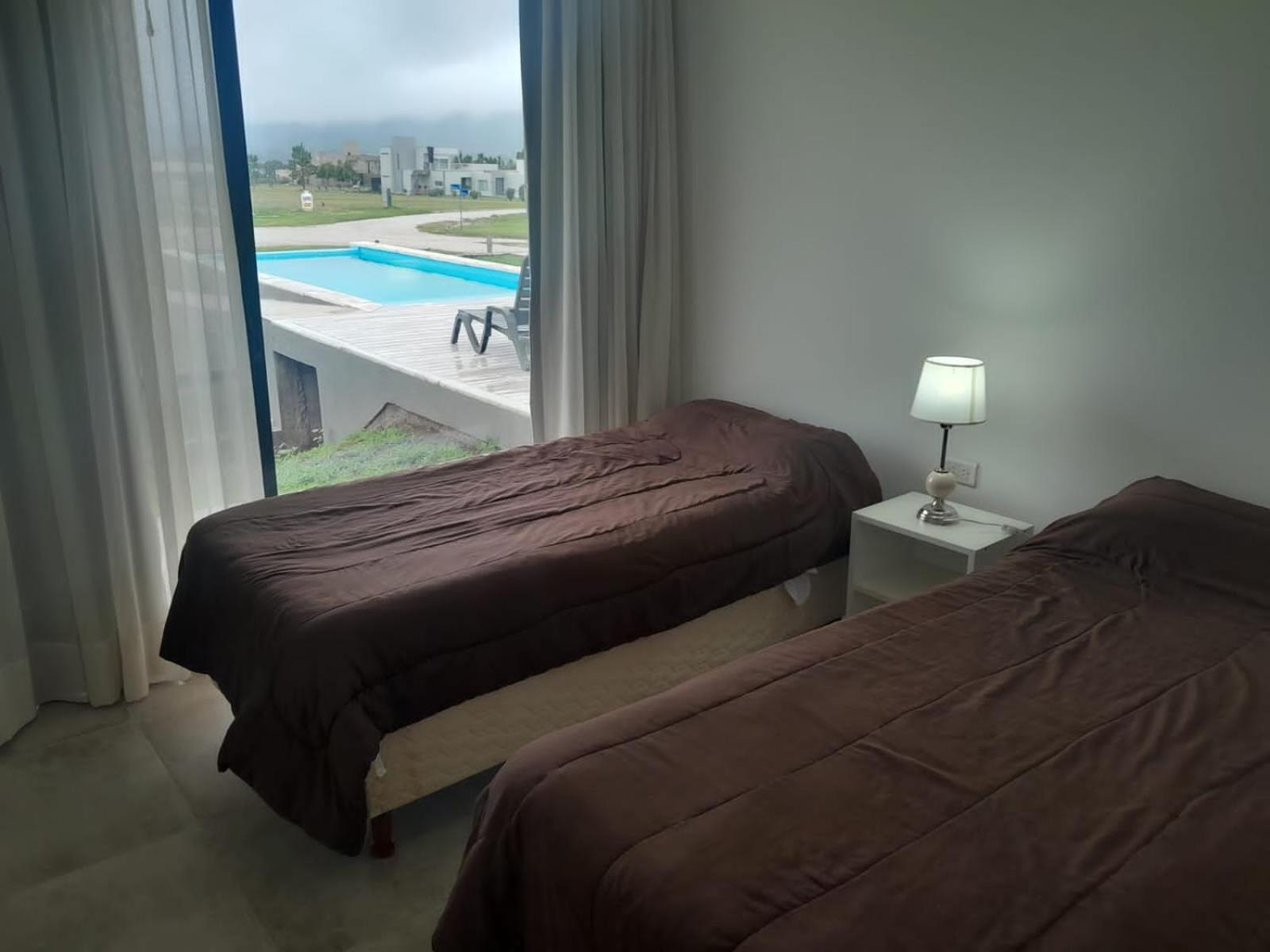 Hermosa casa en Puerto del Águila, a orillas del Dique Los Molinos