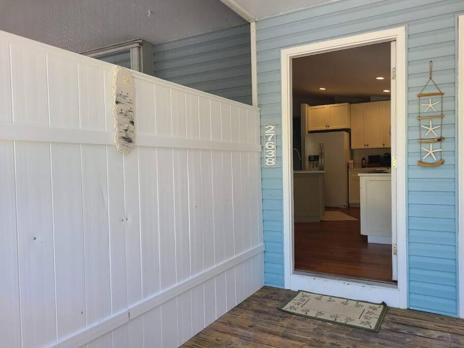 Tarpon - Spacious Updated W&D Full Kitchen 1.5 Mi to Beach