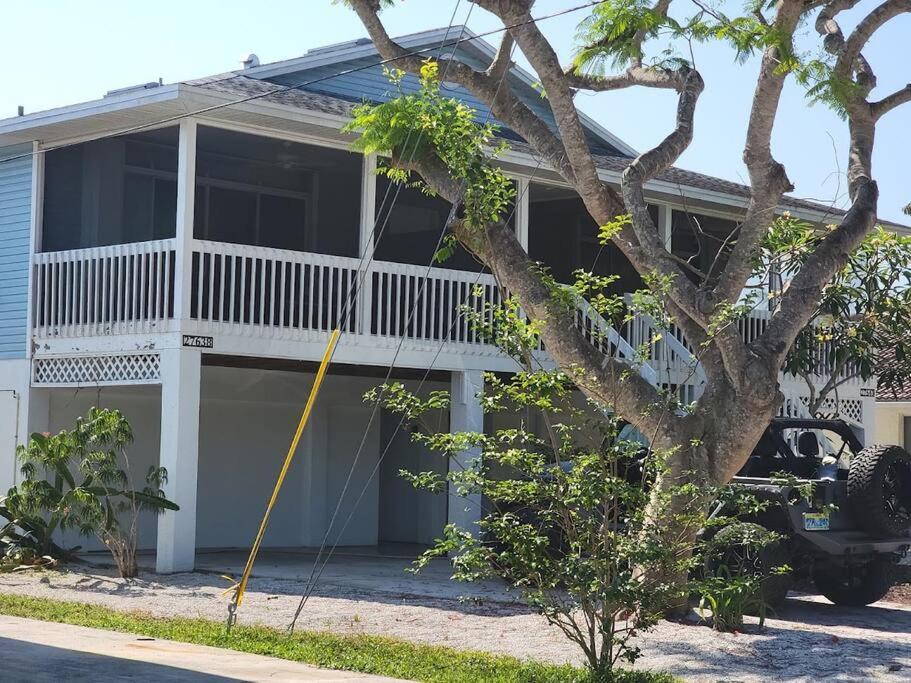 Tarpon - Spacious Updated W&D Full Kitchen 1.5 Mi to Beach