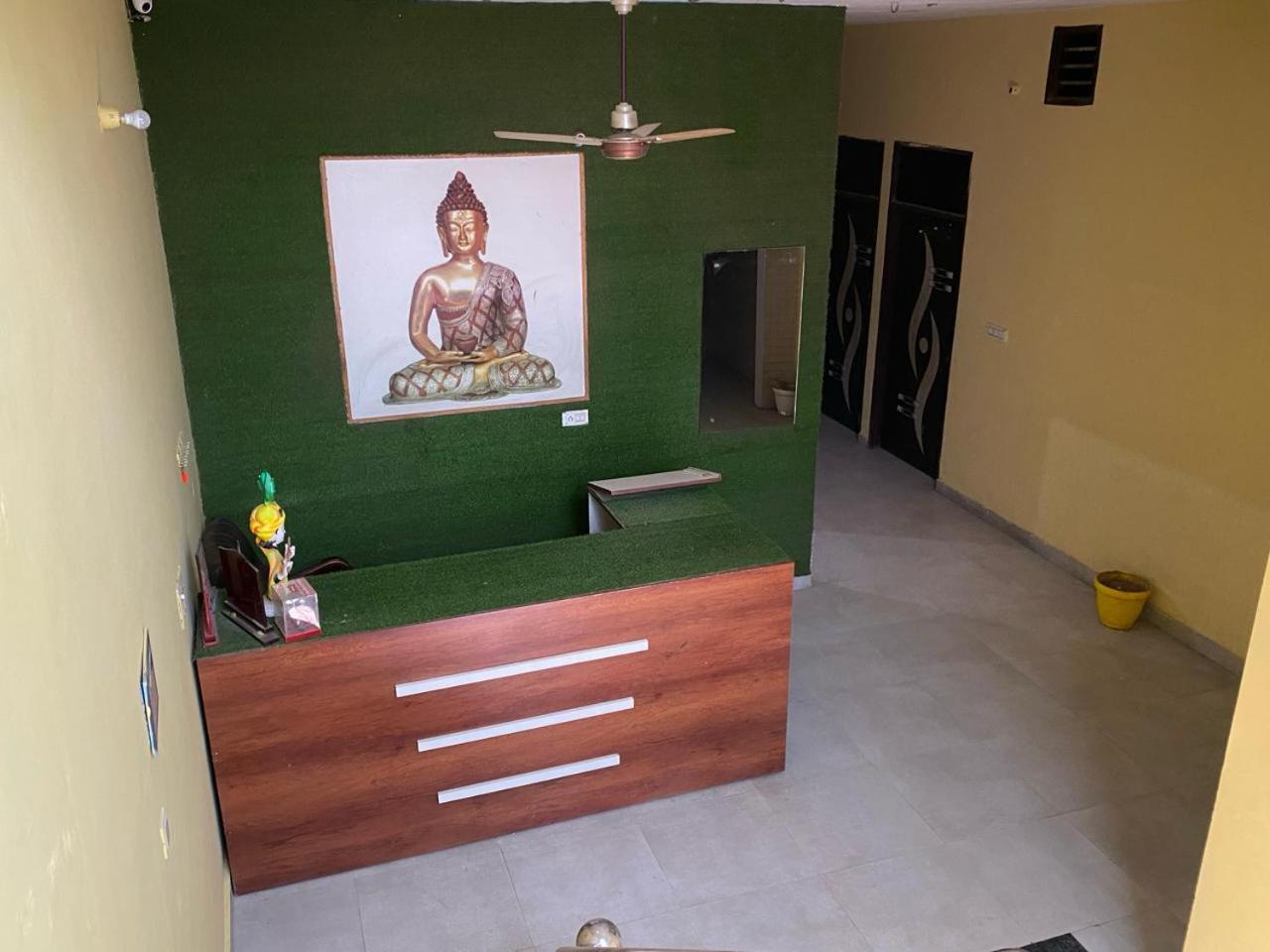 Lobby & Reception