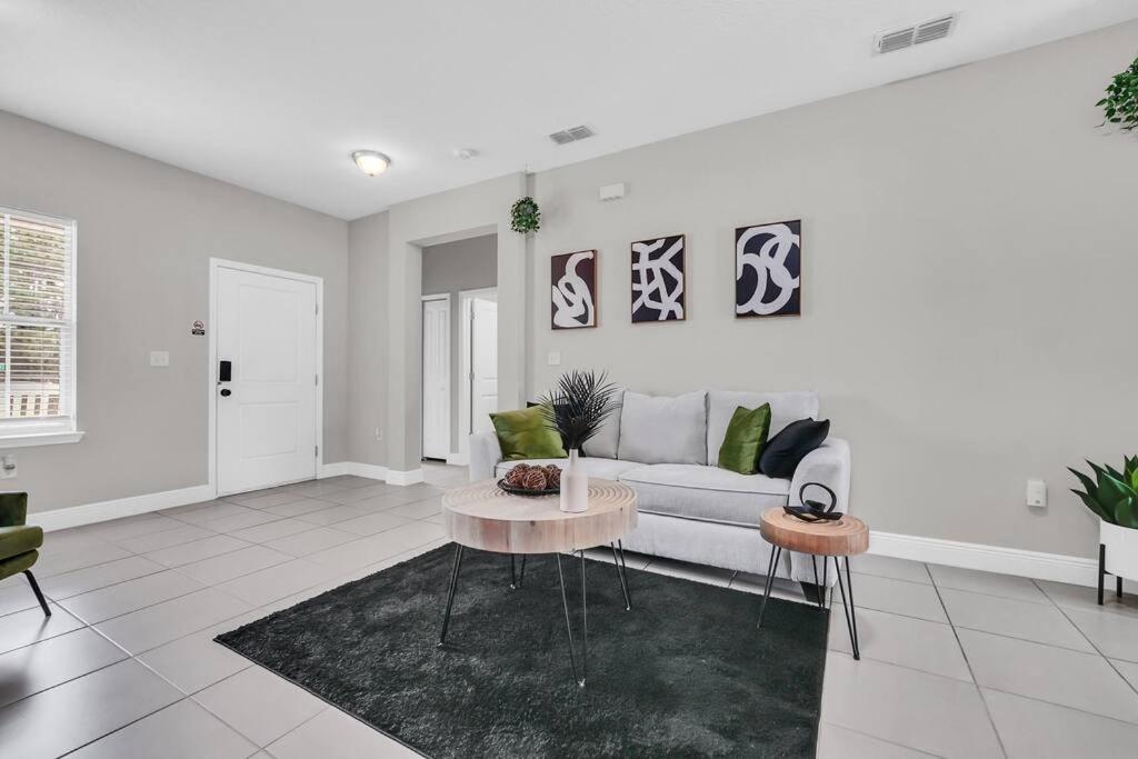 Uniquely Chic home near Disney! view 4