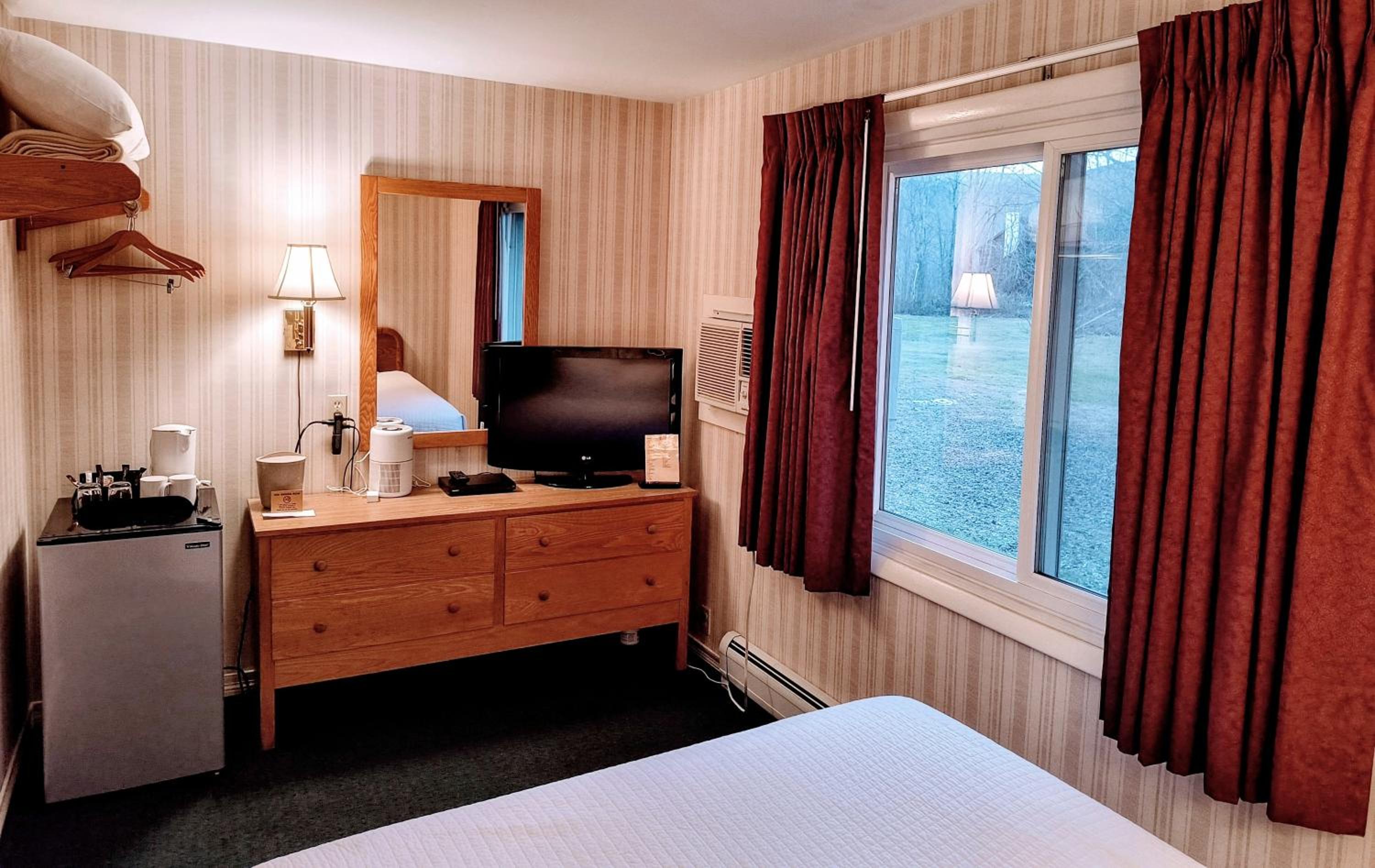 Stowe Motel & Snowdrift view 5