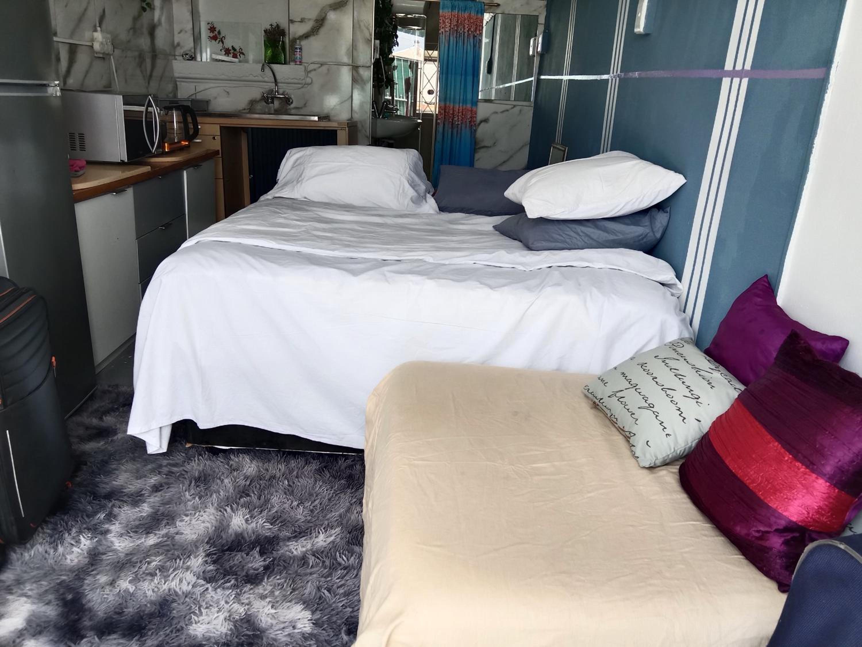Cozy Private En Suite Studio