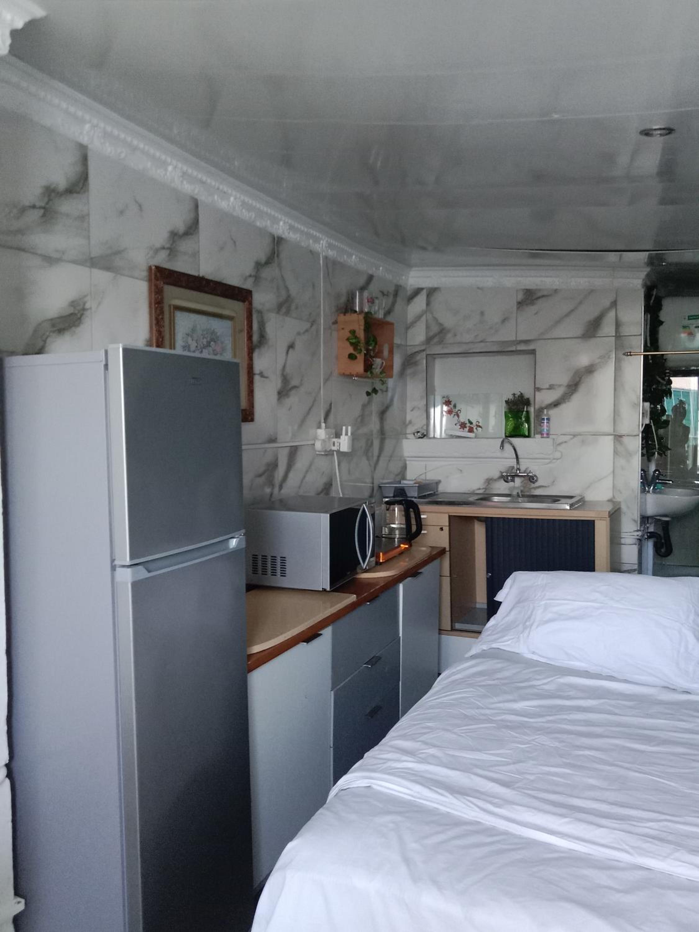 Cozy Private En Suite Studio