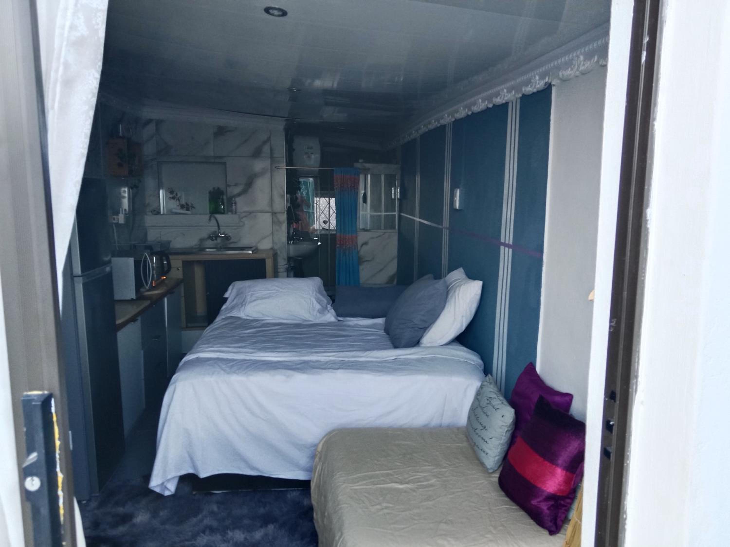 Cozy Private En Suite Studio