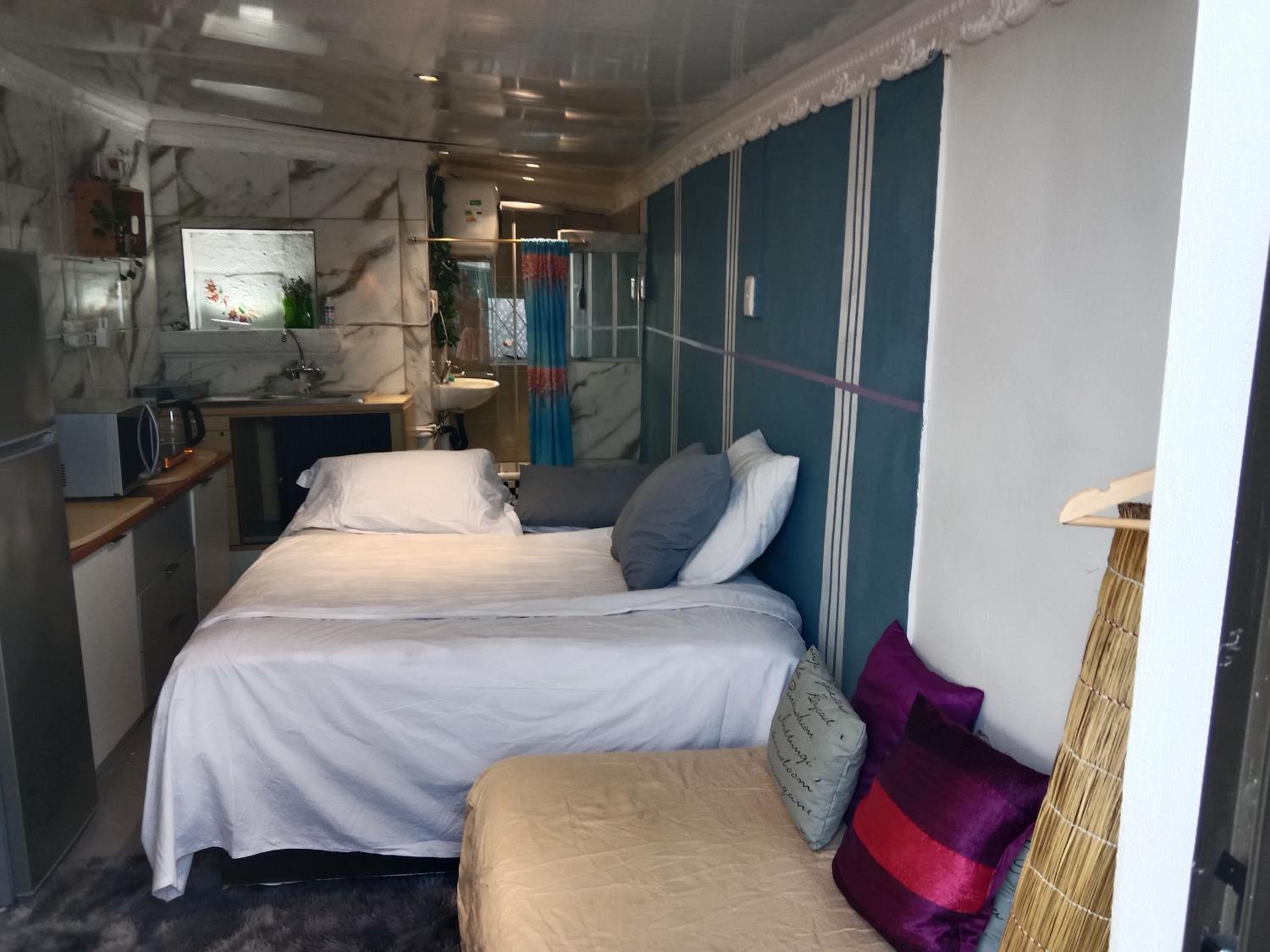 Cozy Private En Suite Studio