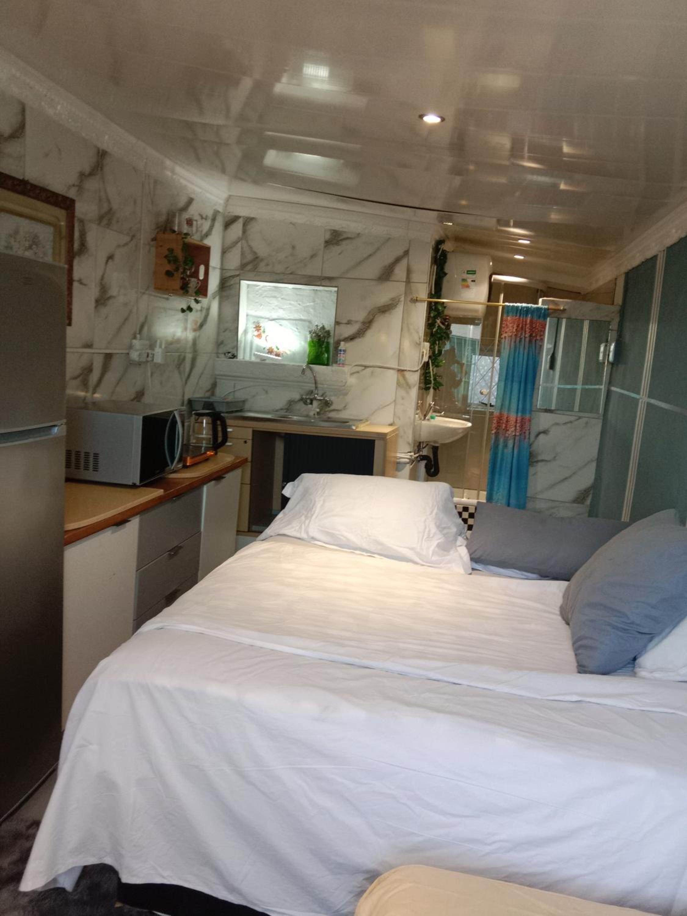 Cozy Private En Suite Studio