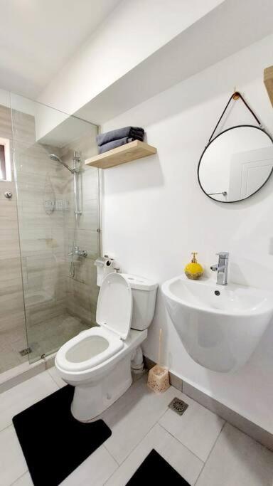 Modern and Luxury 3 bedroom apartment Steps from the beach view 2