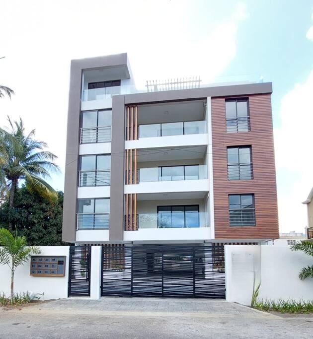 Modern and Luxury 3 bedroom apartment Steps from the beach view 4