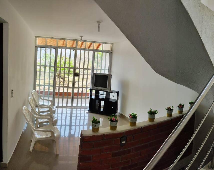 Casa familiar con ambiente semi-campestre.