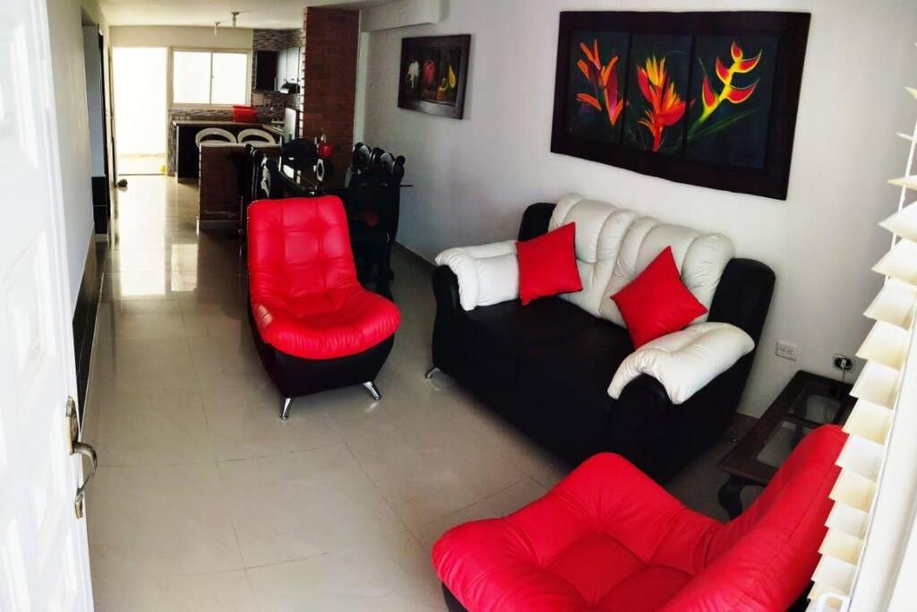 Casa familiar con ambiente semi-campestre.