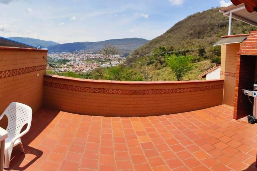 Casa familiar con ambiente semi-campestre.