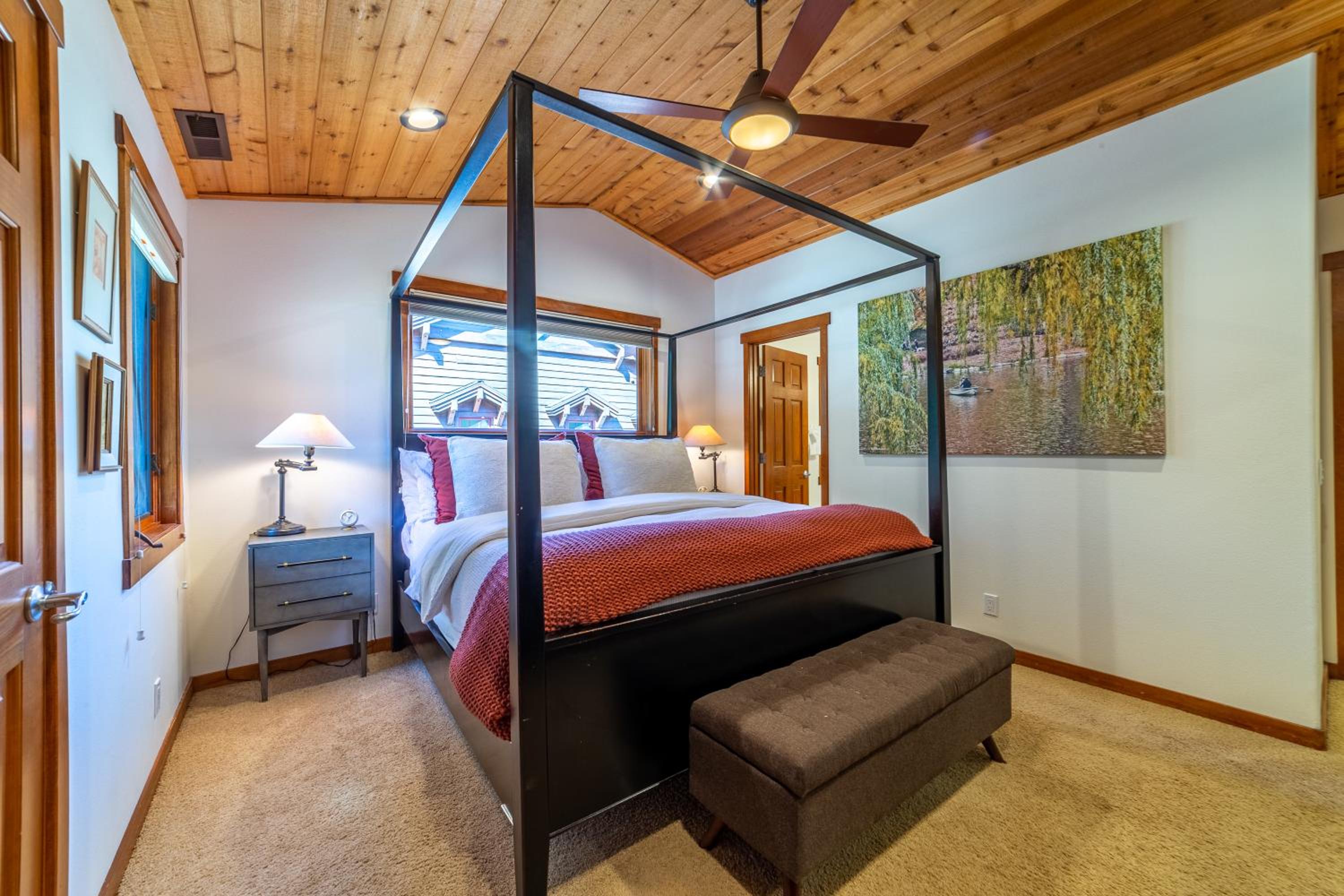 Luxury home close to Village; Garage & Jacuzzi view 5