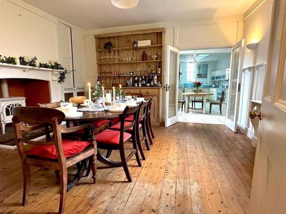 Large Georgian house in heart of Exeter