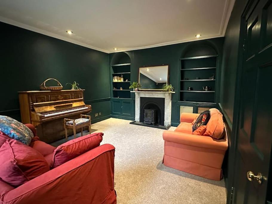 Large Georgian house in heart of Exeter