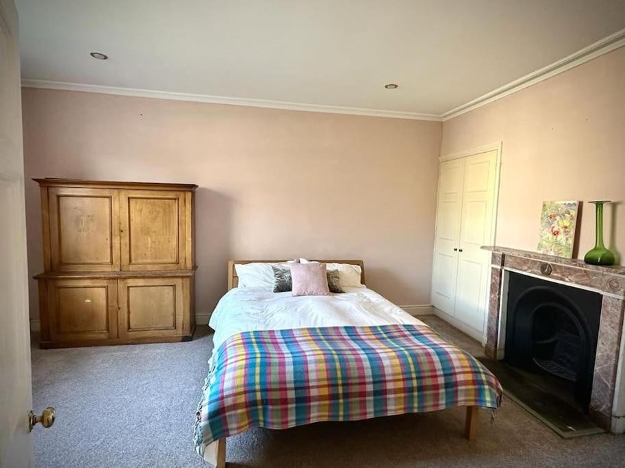 Large Georgian house in heart of Exeter