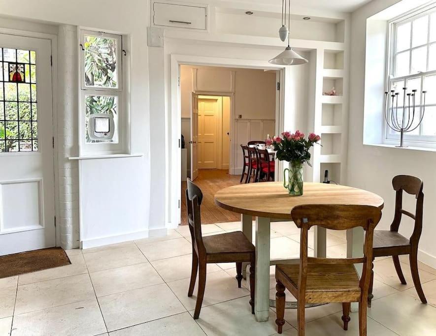 Large Georgian house in heart of Exeter