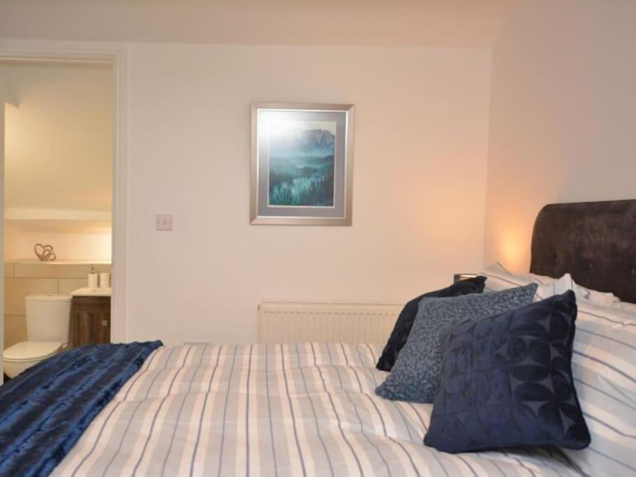 Welcoming luxury in a Grade II listed building view 4