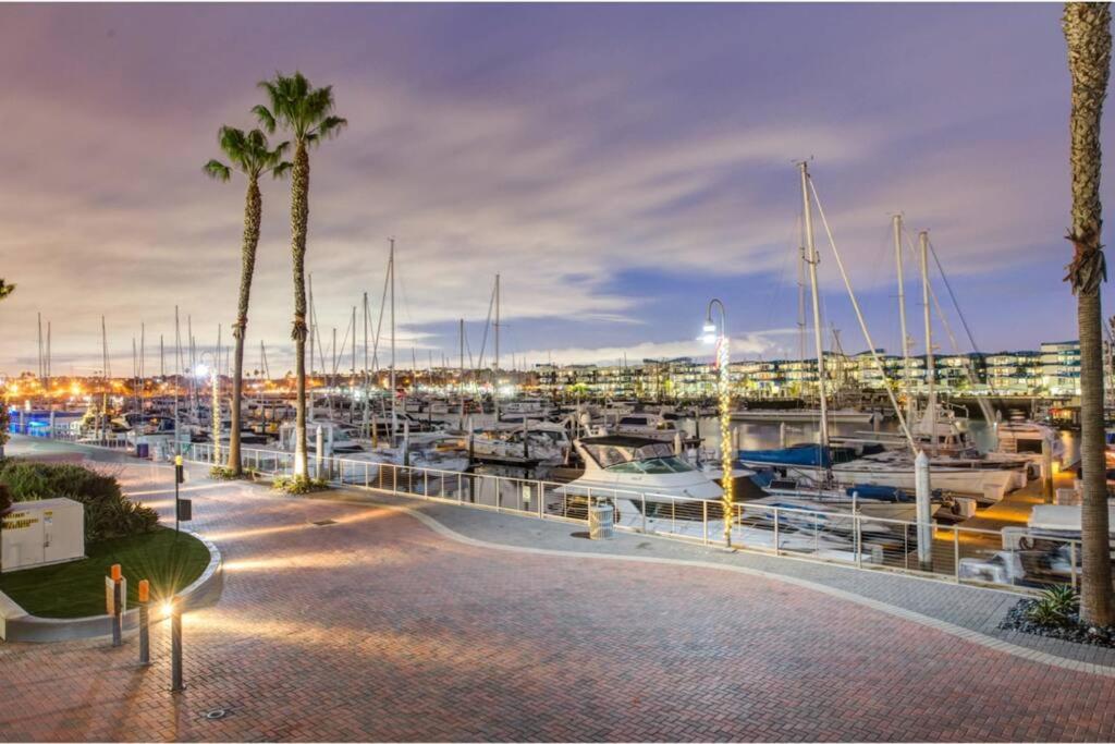 Blue Wave 2BD 2BA Stunning Marina View