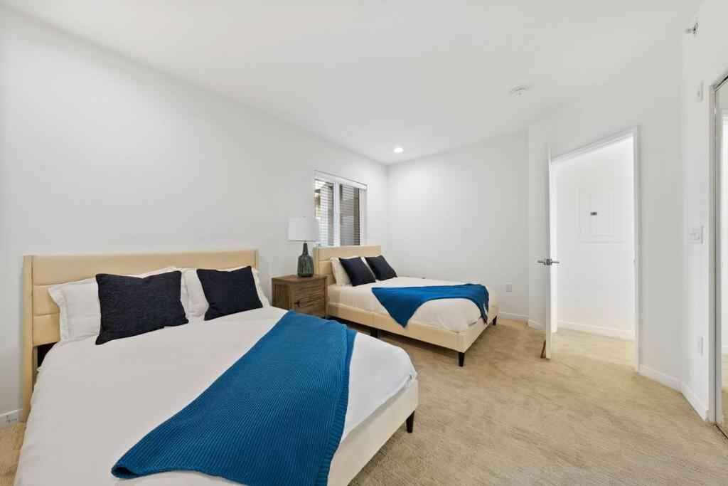 Blue Wave 2BD 2BA Stunning Marina View