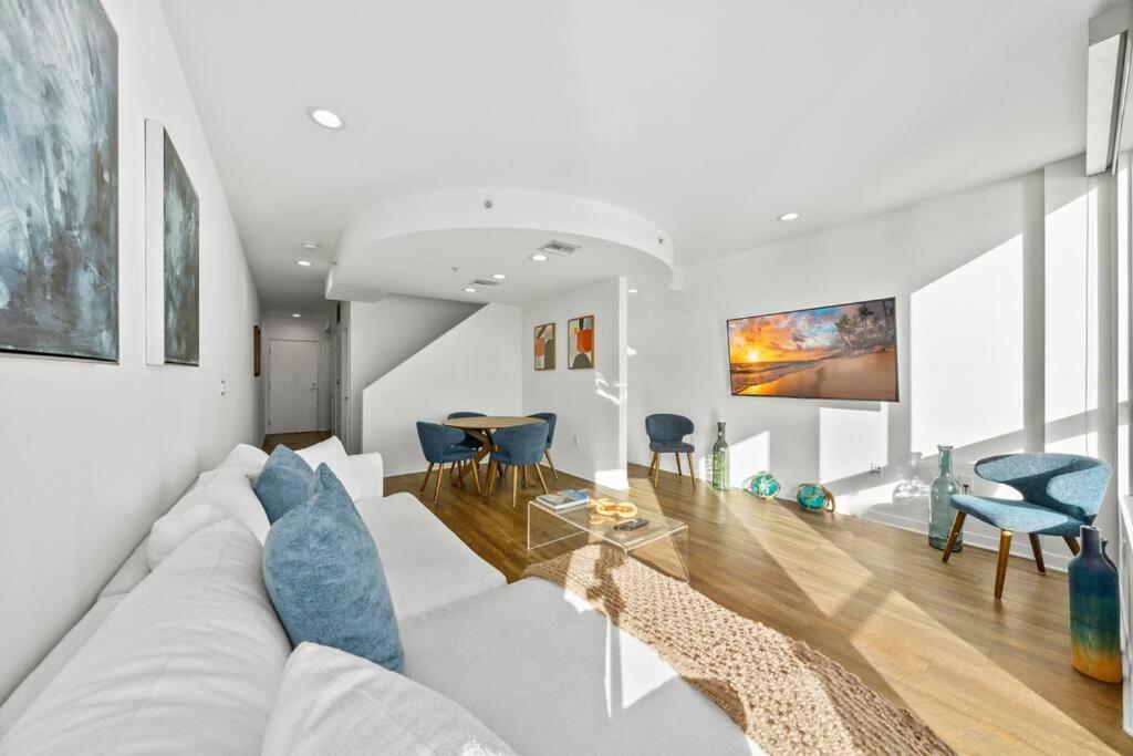 Blue Wave 2BD 2BA Stunning Marina View