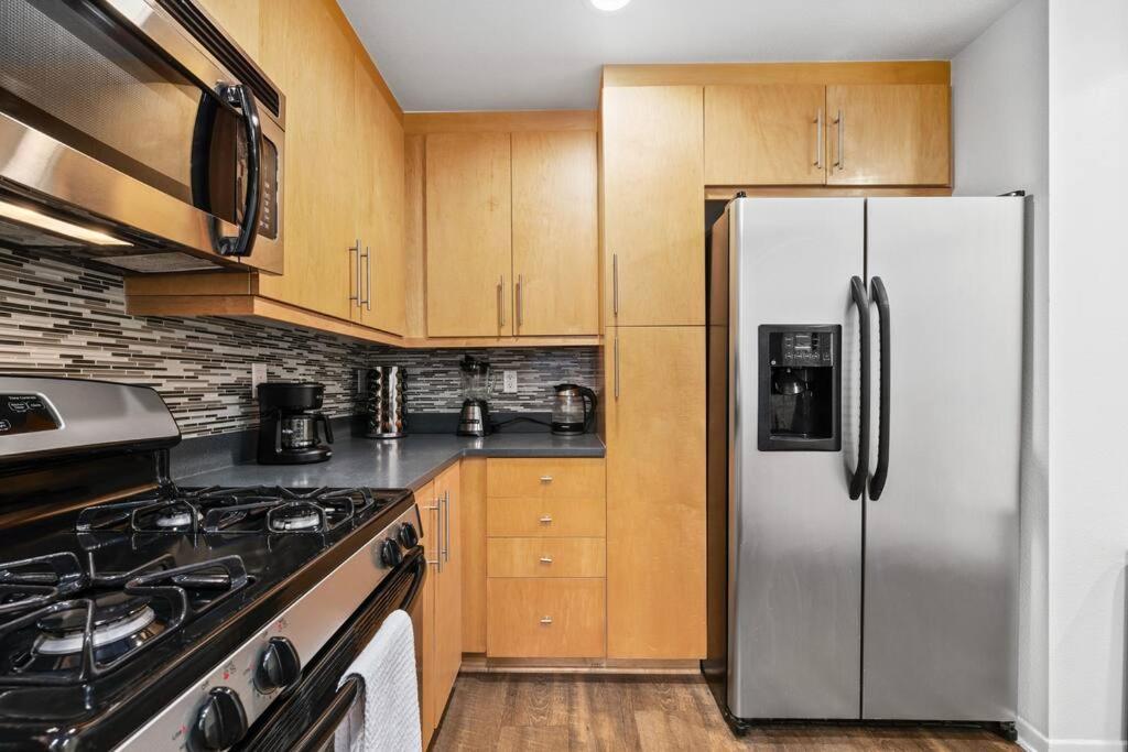 Blue Wave 2BD 2BA Stunning Marina View