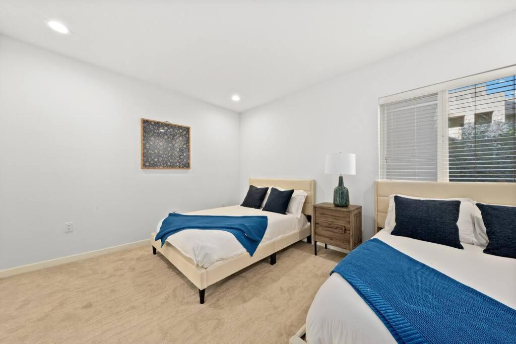 Blue Wave 2BD 2BA Stunning Marina View