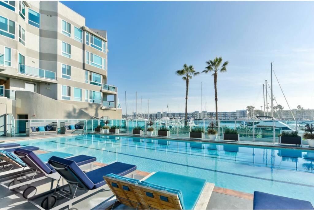 Blue Wave 2BD 2BA Stunning Marina View