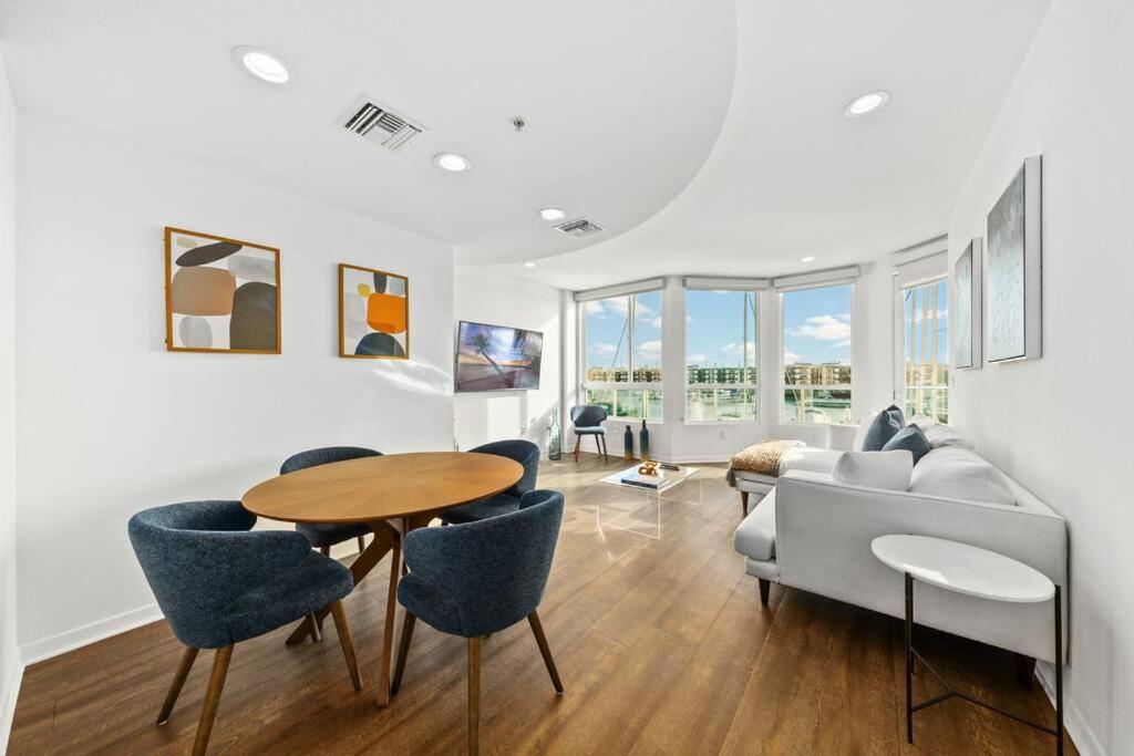 Blue Wave 2BD 2BA Stunning Marina View