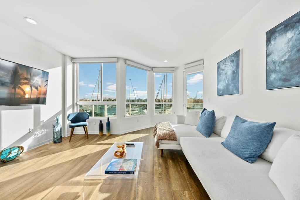 Blue Wave 2BD 2BA Stunning Marina View